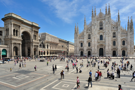 Milano, tentata estorsione a turisti in piazza Duomo: arrestato