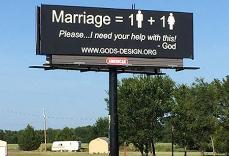 USA, mille cartelloni antigay per la brava coppia cristiana dell’Oklahoma
