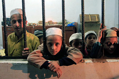 Pakistan, le autorità scoprono una vasta rete di abusi sessuali su minori in tutto il paese