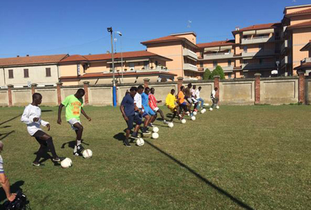 Quando il Sindaco leghista impedisce ai profughi di giocare a calcio…