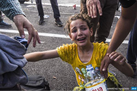 Filo spinato. I criminali chi sono, quelli che entrano o chi impedisce di entrare?