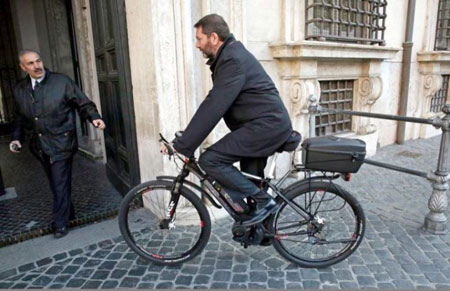 Roma si suicida, o delle firme false di Marino che non sono di Marino