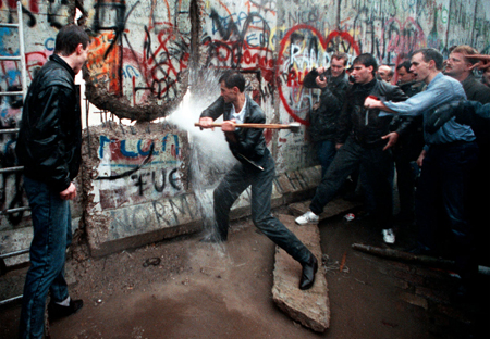 Nel 1989 cadeva il Muro di Berlino, ventisei anni dopo altri muri altri razzismi