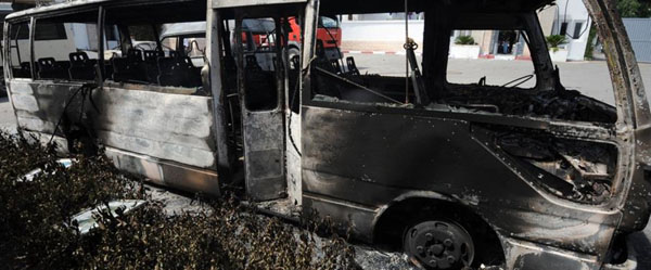 Tunisia, il kamikaze che ha provocato l’esplosione dell’autobus era un venditore ambulante