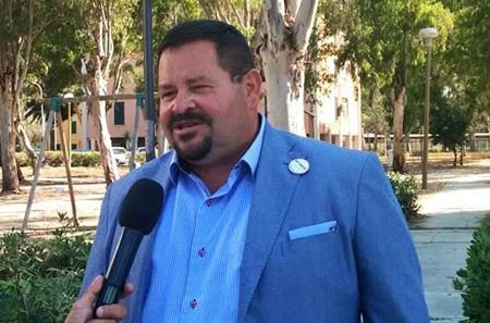 Così impegnati a buttar fuori gente da non avere tempo per governare dove devono