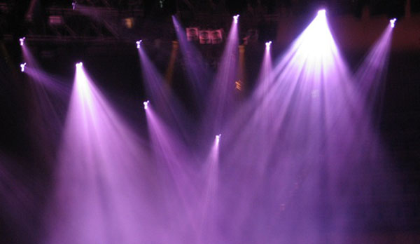 Vorremmo capire, noi che siam scemi, come “riaperture” e “coprifuoco” vadano d’accordo…