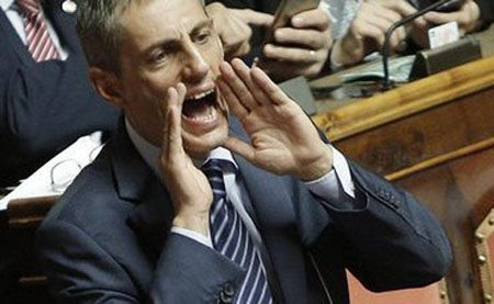 Non vogliono le leggi per i cittadini, ma scannarsi ed ostacolarsi tra loro