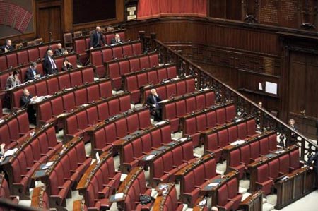 Gentili e spudorati politici che speculate sui terremoti con le vostre idiozie, per favore, tacete