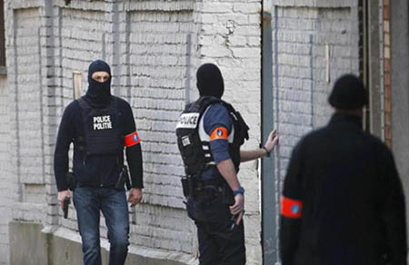 Bruxelles, arrestati due terroristi, ma pare non fossero gli sparatori in fuga