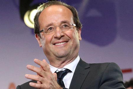 Francia, Hollande rinuncia a togliere la cittadinanza francese ai terroristi