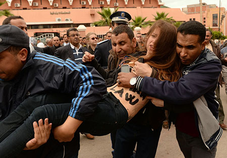 Marocco, arrestate ed espulse due Femen che manifestavano contro i fatti di Béni Mellal