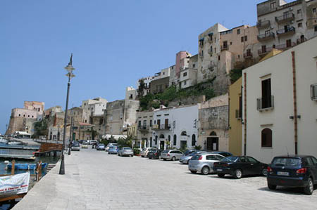 Cialtronismo a M5S, è candidato alle elezioni e si presenta come scrutatore: “Non sapevo”