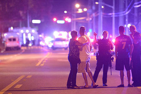 USA, terrorismo antigay a Orlando: 50 morti: l’Isis rivendica
