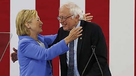 E arrivò il giorno in cui Bernie Sanders si schierò a fianco di Hillary Clinton