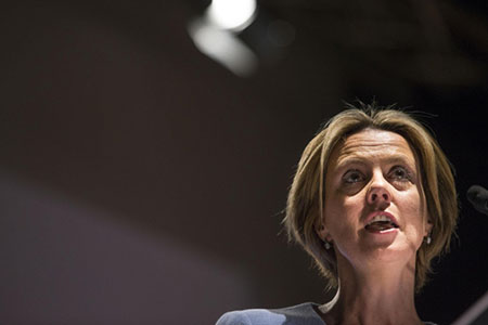 Per la ministra Lorenzin si dice “Cannàbis” con l’accento sulla seconda “à” e gli effetti sono “psicotrici”