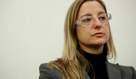 Roberta Lombardi è stata fatta fuori dal direttorio di controllo di Virginia Raggi: coltelli a 5Stelle