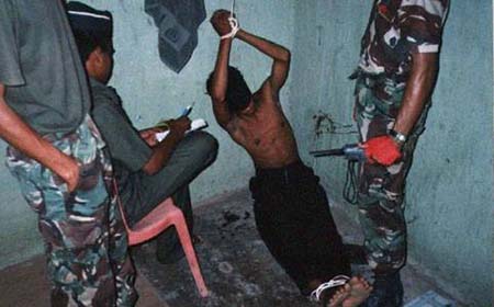 Il Senato che non vuole essere spazzato via vota contro il reato di tortura