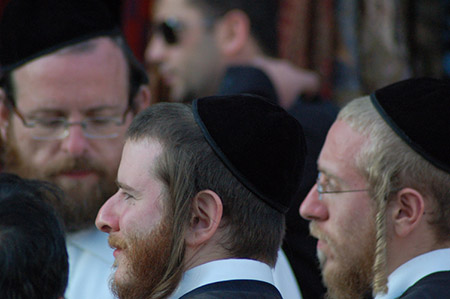 #Visioni di Mila Mercadante: la laicità dello Stato sotto attacco delle religioni