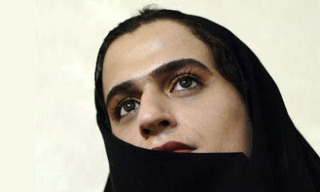 Iran, transessuale violentata denuncia i fatti. Pestata ed arrestata dagli agenti