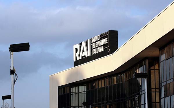 Via libera al tetto per gli stipendi Rai: massimo 240mila euro annui