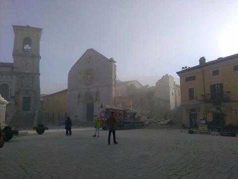 Nuovo fortissimo terremoto in Centro Italia, crolla la Cattedrale di Norcia
