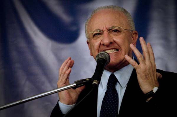 Borsettate tra Vincenzo De Luca e Rosy Bindi: se ne poteva fare a meno