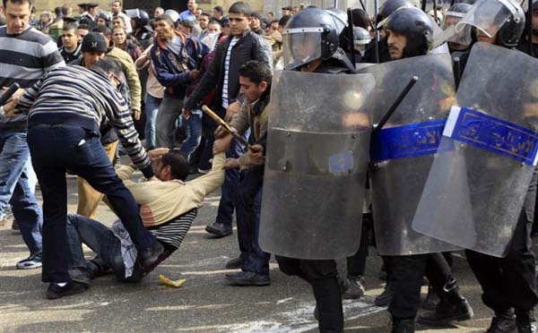 Amnesty: sospesa la condanna a due anni dello scrittore egiziano Ahmed Nàgi