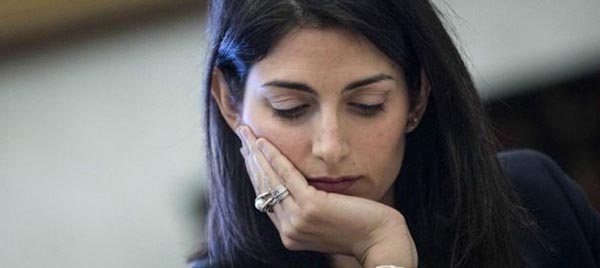 Virginia Raggi: “Non sono commissariata”. Infatti no: solo finita