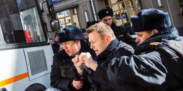 Putin: gli arresti di oppositori del Grande Destabilizzatore (ma per Salvini è una montatura mediatica)