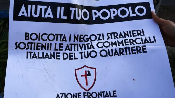 Orrendo razzismo fuori dalle fogne e contro i negozi degli stranieri. La Sindaca di Roma batta un colpo