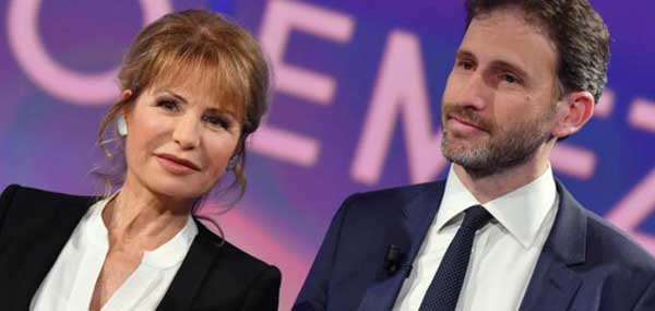 E quindi La7 fu onorata da Sua Maestà Casaleggio, che è poi la Reginetta della Festa