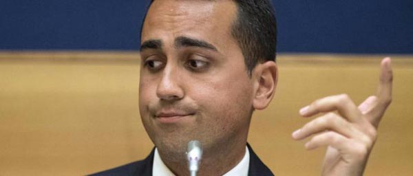 Luigi Di Maio dopo i “tronfi trionfi” straparla di Libia e Venezuela: un “leaderino”