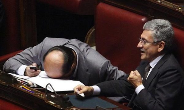 Sarebbe sconveniente dire “giù il governo” per la questione della commissione sulle banche, no…?