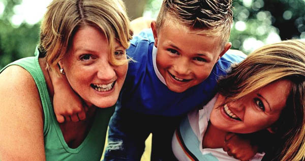 Arcigay Arezzo presenta “Due Volte Genitori, incontro su omosessualità, famiglia e identità sessuo-affettiva”. Il 6 maggio