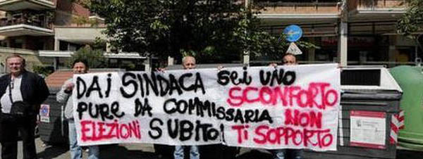 Circo a 5 Stelle: acqua tagliata al Comune di Roma e i miracoli accademici di Di Maio