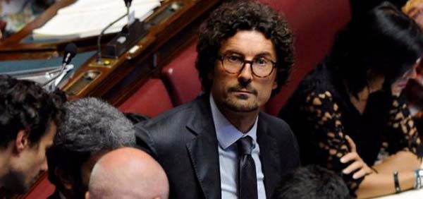 Il M5S che fa saltare la Legge Elettorale e si “salva le pensioni”