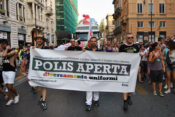 Polis Aperta, Vigili del Fuoco: “Pride come pubblico ludibrio” così si offende chi lotta per la conquista dei diritti civili