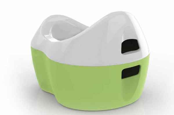 Quella che la fa fare nel vasino alla figlia (al ristorante!) e si lamenta dei clienti “insensibili” che protestano