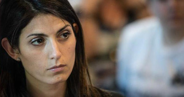 Virginia Raggi la Favolosa: “Ora pugno di ferro”. Che fa, si prende a schiaffi?