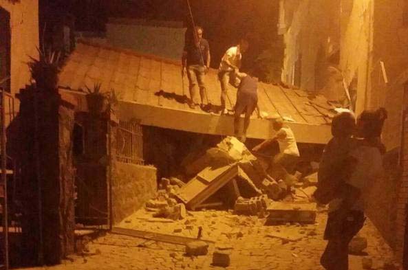 Terremoto, geologi all’attacco: “Allucinante morire per sisma di questa entità”