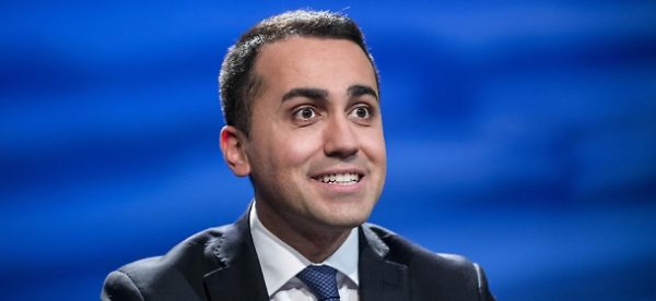 Lo straordinario Luigino Di Maio da “l’abusivismo necessario” a “abusivismo colpevole di PD e Forza Italia”
