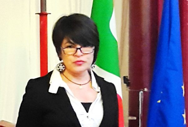 La Sindaca di Codigoro annuncia ebbra che due privati hanno rinunciato ad ospitare rifugiati. Il PD tace