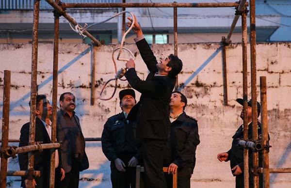 Iran condems six social media activists to jail