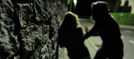 Bambina violentata per tre anni, i compaesani: “Se l’è andata a cercare”. Fate un po’ schifo, signore e signori