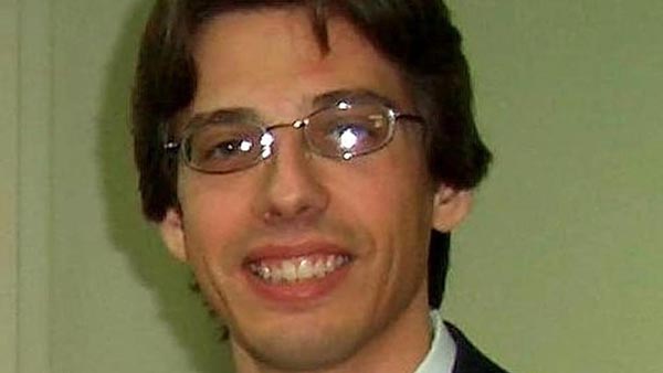 L’amore per la democrazia del M5S: “Rosato, noi ti bruceremo vivo”