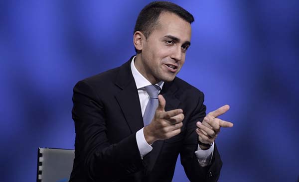 Sindache a 5Stelle indagate, firme false e Luigi Di Maio invoca l’Ocse. Chi prende in giro chi?