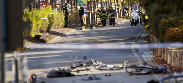 Attacco a New York con furgone sulla folla: almeno otto morti