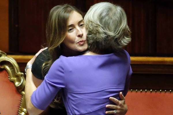 Quelle che difendono tutte, ma proprio tutte le donne a patto che non siano Maria Elena Boschi