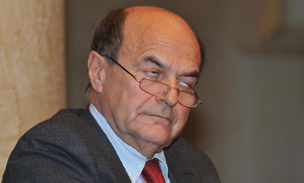 Bersani il Poltronista ai 5Stelle: “Non siete mica il sole attorno al quale girano i pianeti”. Già, quello è Massimo D’Alema