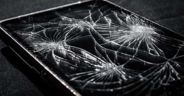 Lo schermo del cellulare si ripara da solo